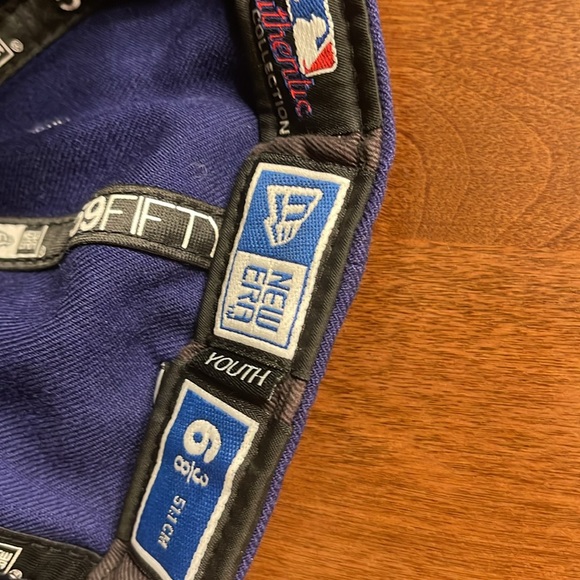 Youth Cubs hat gently worn. New Era Chicago Cubs 59Fifty Baseball Hat - Picture 5 of 5